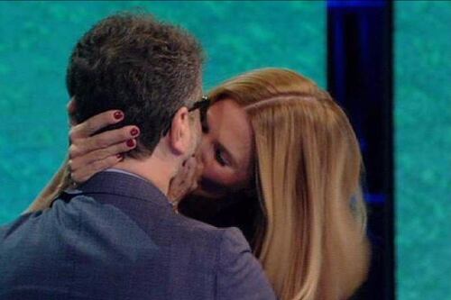 Bacio con Filippa Lagerback: Fabio Fazio insegue il Grande Fratello Vip ma gli ascolti calano