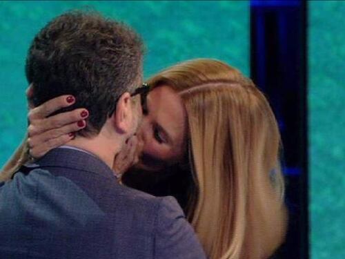Bacio con Filippa Lagerback: Fabio Fazio insegue il Grande Fratello Vip ma gli ascolti calano