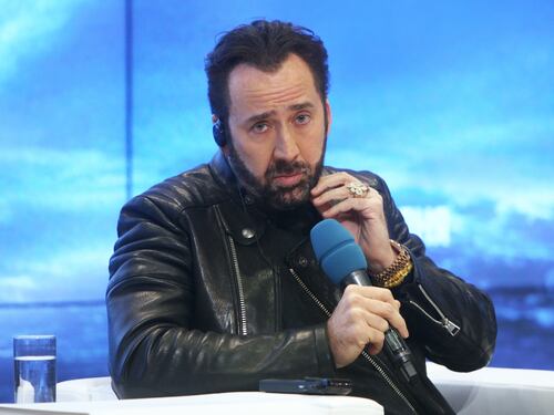 Nicolas Cage irriconoscibile, "come un senzatetto". La triste fine: cacciato da un bar di Las Vegas