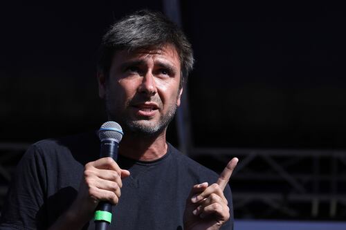 Di Battista ricoverato d'urgenza a Cuba in gravi condizioni: malore improvviso a L'Avana