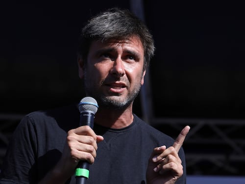 Di Battista ricoverato d'urgenza a Cuba in gravi condizioni: malore improvviso a L'Avana