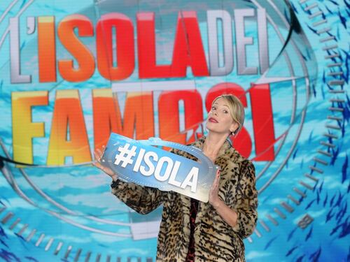 Alessia Marcuzzi tenta il colpaccio e sposta l'Isola dei Famosi al venerdì