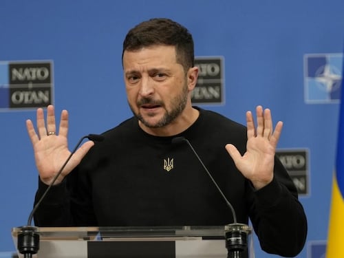 Ucraina, Zelensky smonta i teoremi: con Trump la guerra finirà prima. E ringrazia Meloni e il G7