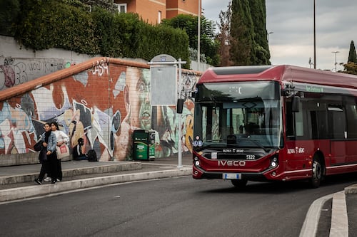 Roma, viaggio all’inferno sulla linea bus 437