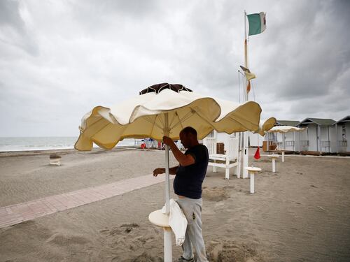 Ribaltone sulle spiagge di Ostia, il bando riparte ma la stagione è a rischio