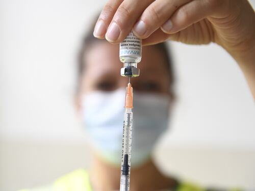 Via libera Aifa ai vaccini contro la variante omicron