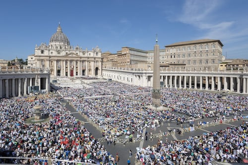 Roma, stanze vuote e sconti pure vicino San Pietro: il Giubileo è già finito. Niente boom