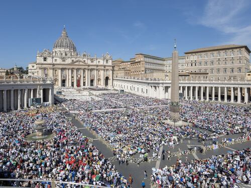 Roma, stanze vuote e sconti pure vicino San Pietro: il Giubileo è già finito. Niente boom