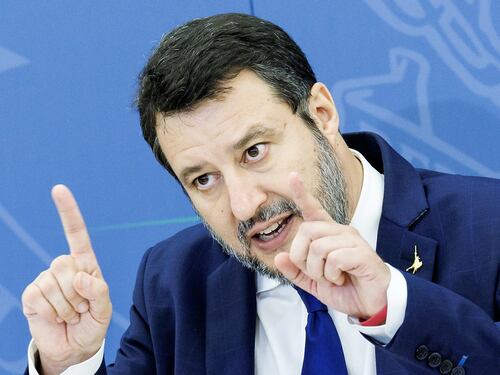 Salvini rilancia la pace fiscale: “È per chi non ce la fa a pagare”