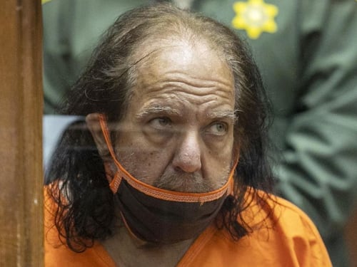 La leggenda del porno Ron Jeremy rischia 250 anni di carcere