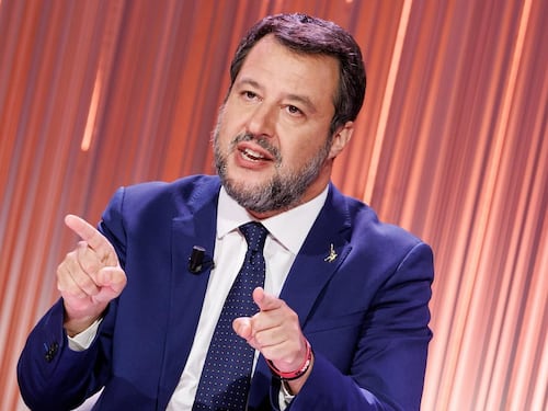 Matteo Salvini scuote l'Europa: "Li fermeremo con ogni mezzo necessario"