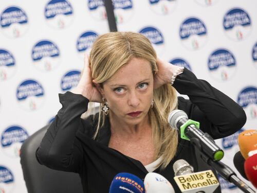 Maxi-truffa sul reddito di cittadinanza di oltre 1500 extracomunitari. Giorgia Meloni a valanga: "Follia grillina da abolire"