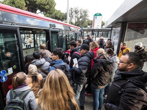 Trasporti ko: caos e disagi. Romani esasperati