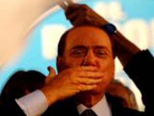 Silvio prepara la piazza