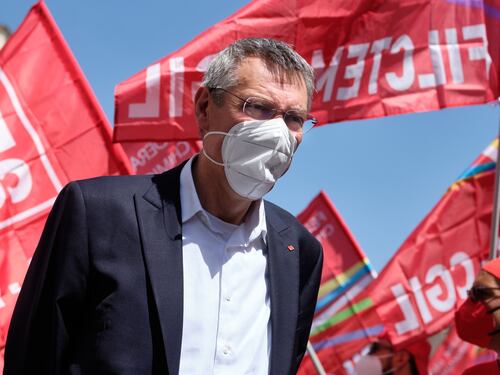 I sindacati cambiano idea. Landini: lunedì chiederemo l'obbligo del vaccino