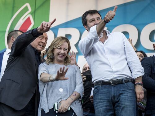 Elezioni, la sfida dei partiti nei collegi uninominali. Vola Fratelli d’Italia, crolla il M5s