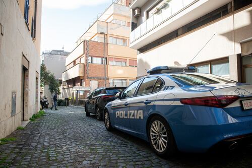Roma, niente fa fare per il 13enne ferito alla testa: il colpo dalla pistola del fratello