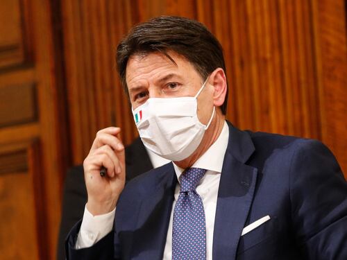 Il governo con super poteri che vorrebbe Conte. Dpcm senza passare dal Parlamento
