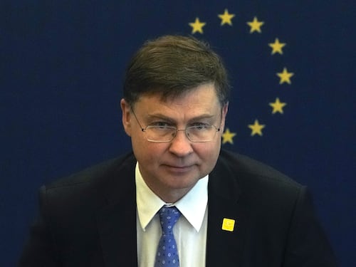 Manovra, il ritorno dei falchi dell’Ue: “Italia non in linea raccomandazioni”