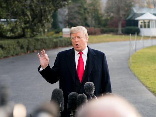 Transessuale e feto, censura di Trump nei documenti della sanità