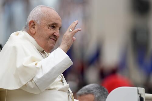 Papa Francesco, l’analisi dello pneumologo: “Gli occorreranno altre cinque settimane per superare la fase acuta”