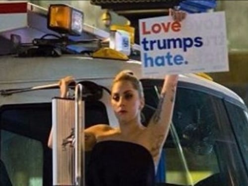 Trump presidente, cantanti e attori in lacrime