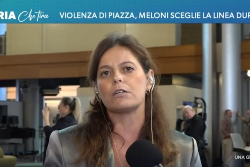 L’Aria che Tira: “Solidarizza con la Polizia?”. Salis dribla la domanda e svia la risposta