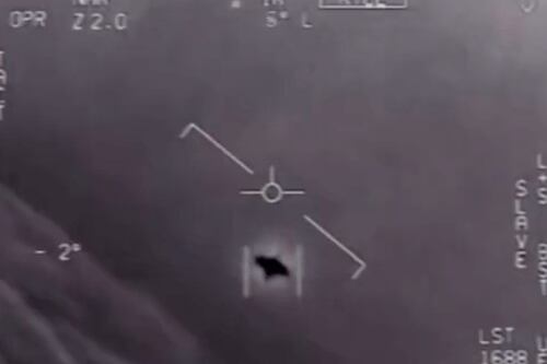 Ufo, "Usa in possesso di astronavi aliene": la denuncia dell'ex 007 scatena il web