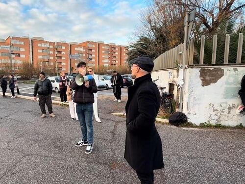 Roma, scuola elementare senza riscaldamenti da giorni. Sit-in dei genitori