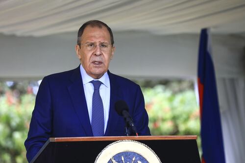 Sergei Lavrov attacca Stati Uniti e Occidente: state giocando col fuoco