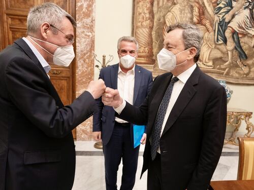 Patto tra sindacati e imprese per evitare gli esuberi: via libera sui licenziamenti