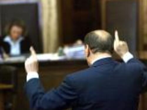 Al processo Silvio fa l'architetto