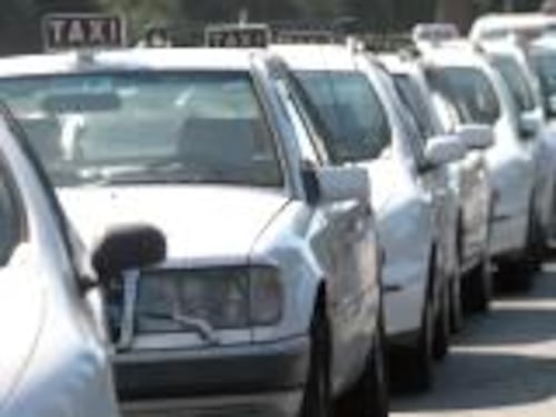 Aumentano tutte le tariffe Taxi soltanto per Paperoni