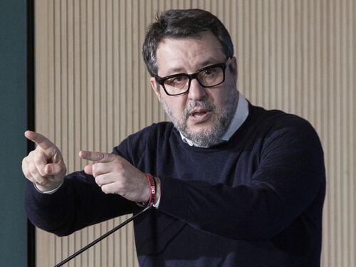 Scuola, la ricetta di Salvini: sì all’educazione sessuale, no “all’ideologia alla Zan”