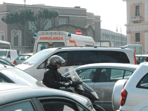 Vuoi l'ambulanza? Aspetta (almeno) un quarto d'ora