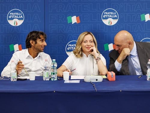 Chat “rubate”, Fratelli d’Italia al contrattacco: pronte cause civili e penali