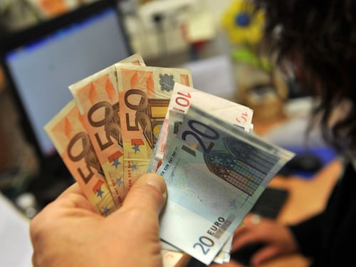Il Tesoro colloca 8,5 miliardi di Bot. Tassi in forte calo