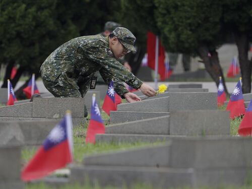 Taiwan, assalto mai visto della Cina: isola accerchiata da navi militari