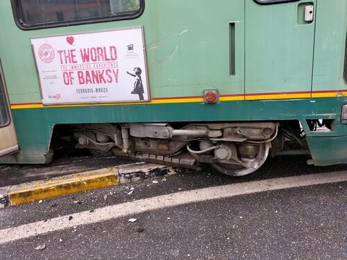 Immobile, le foto dell’incidente terrificante: lo schianto con il tram