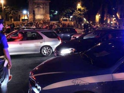 Trastevere, furiosa rissa a bastonate tra clochard: un morto e un ferito