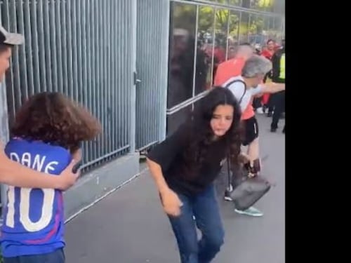 Finale Champions, la polizia usa i gas lacrimogeni e i bambini si sentono male