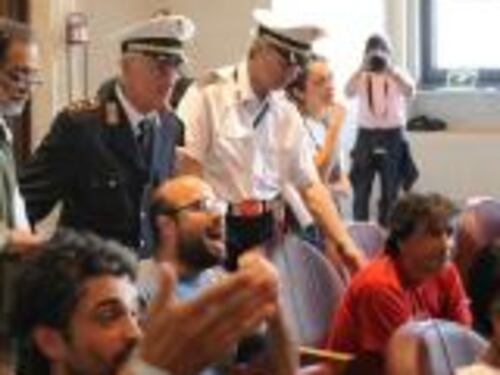 Bagarre su Acea In Aula volano banchi