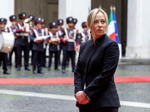 Giorgia Meloni, l'analisi francese stronca la sinistra: "Maledettamente abile"