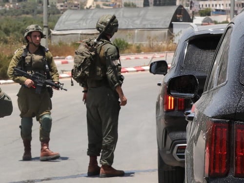 Palestina, tre attivisti italiani feriti in Cisgiordania: "Attacco dei coloni"