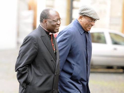 Conclave, l’intervista al cardinale Napier: “Il caso Becciu ha sconvolto il clima. Il nuovo Papa segua le orme di Francesco”