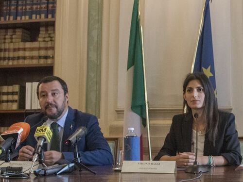 Raggi incapace di gestire Roma. Raccogliamo 100 mila firme per farla dimettere