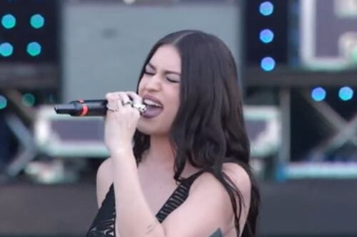 Gaia pizzicata con l'autotune ancora acceso: scoppia la polemica sui social