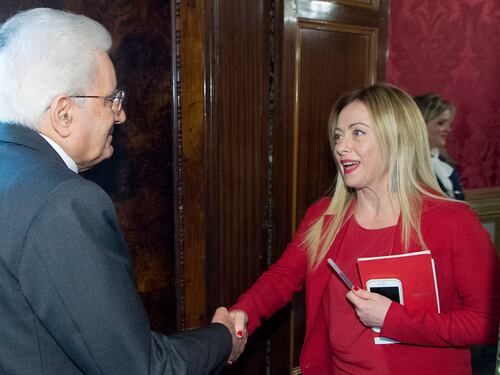 Giorgia Meloni commossa da Sergio Mattarella per le parole sulle foibe