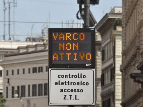 Serrata dei negozianti contro la Ztl