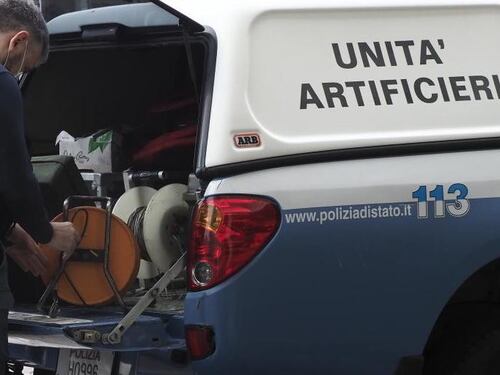 Falsi allarmi bomba, evacuati 2.000 studenti. Mail di minacce a 4 scuole internazionali